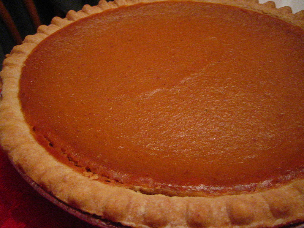 1024px-Pumpkin_pie_with_crust_detail